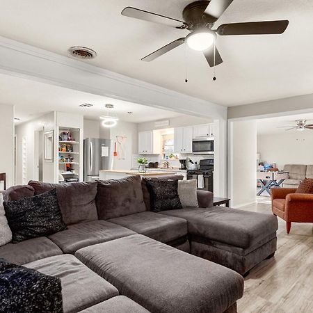 Cozy 3 Bedroom With Hot Tub 2 Min Away From Lackland San Antonio Exterior photo