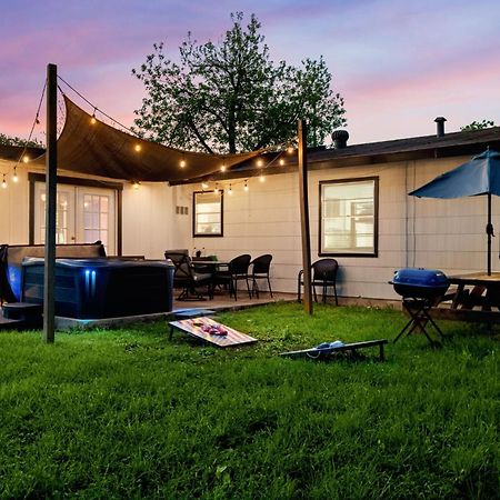 Cozy 3 Bedroom With Hot Tub 2 Min Away From Lackland San Antonio Exterior photo