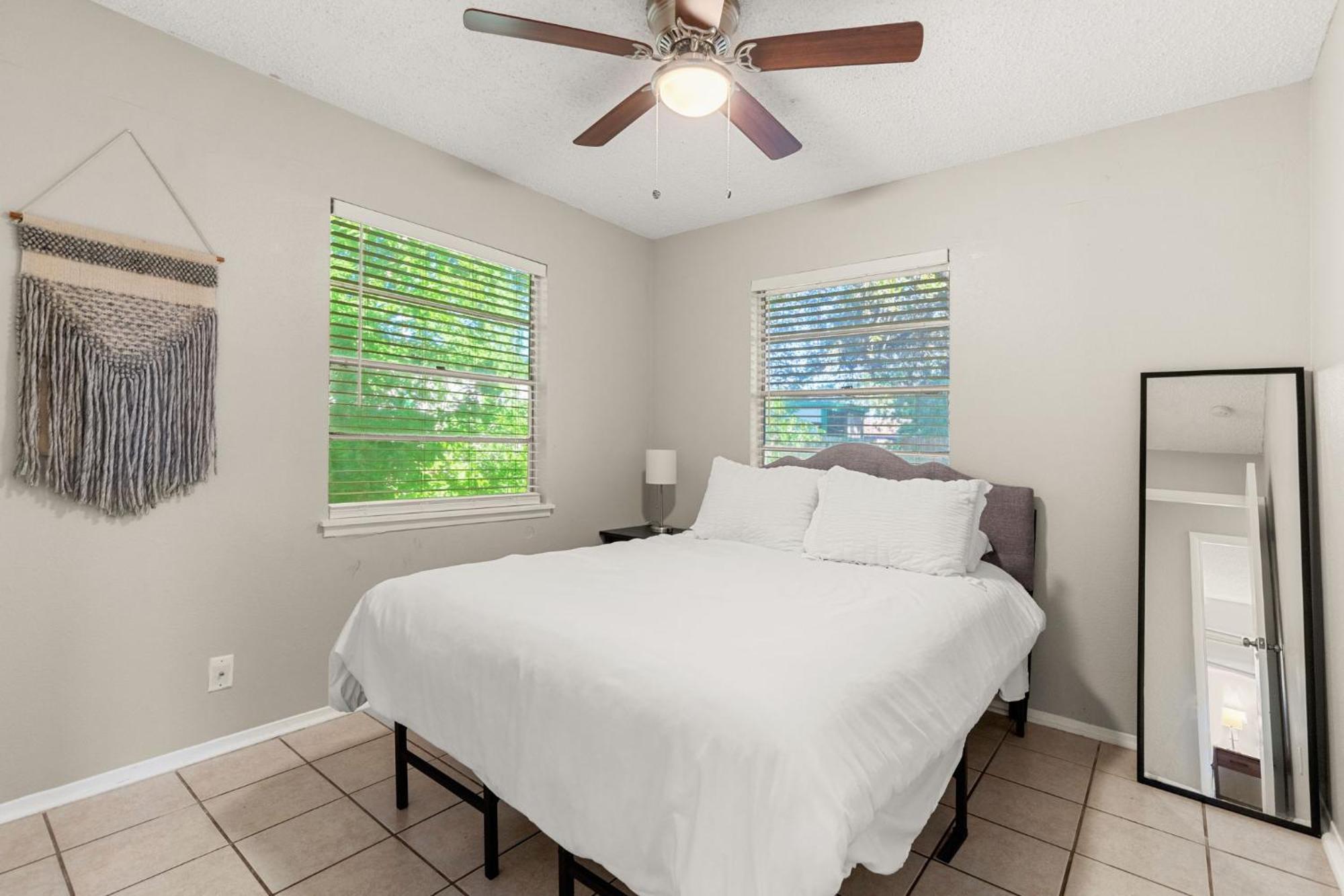 Cozy 3 Bedroom With Hot Tub 2 Min Away From Lackland San Antonio Exterior photo