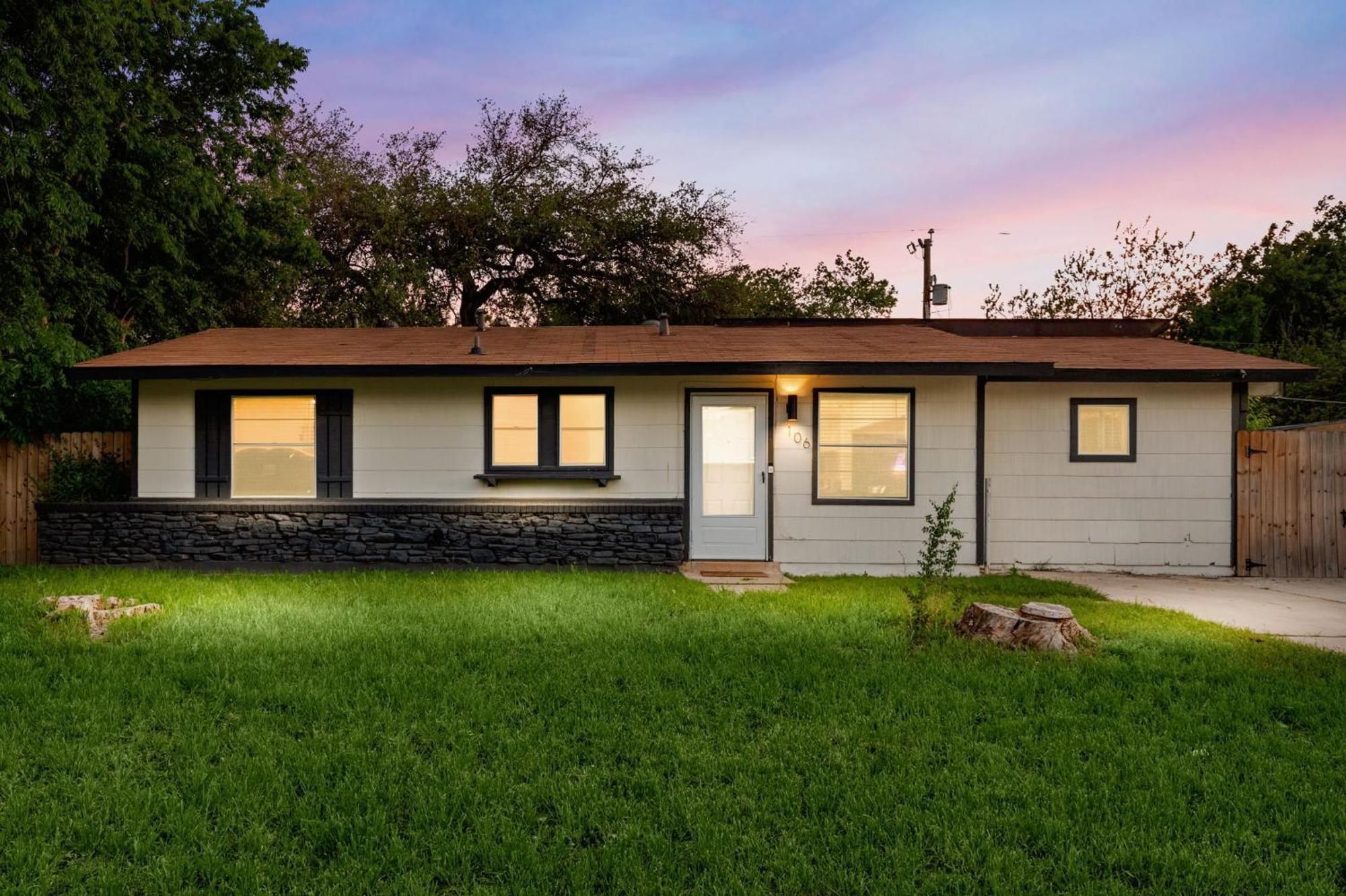 Cozy 3 Bedroom With Hot Tub 2 Min Away From Lackland San Antonio Exterior photo