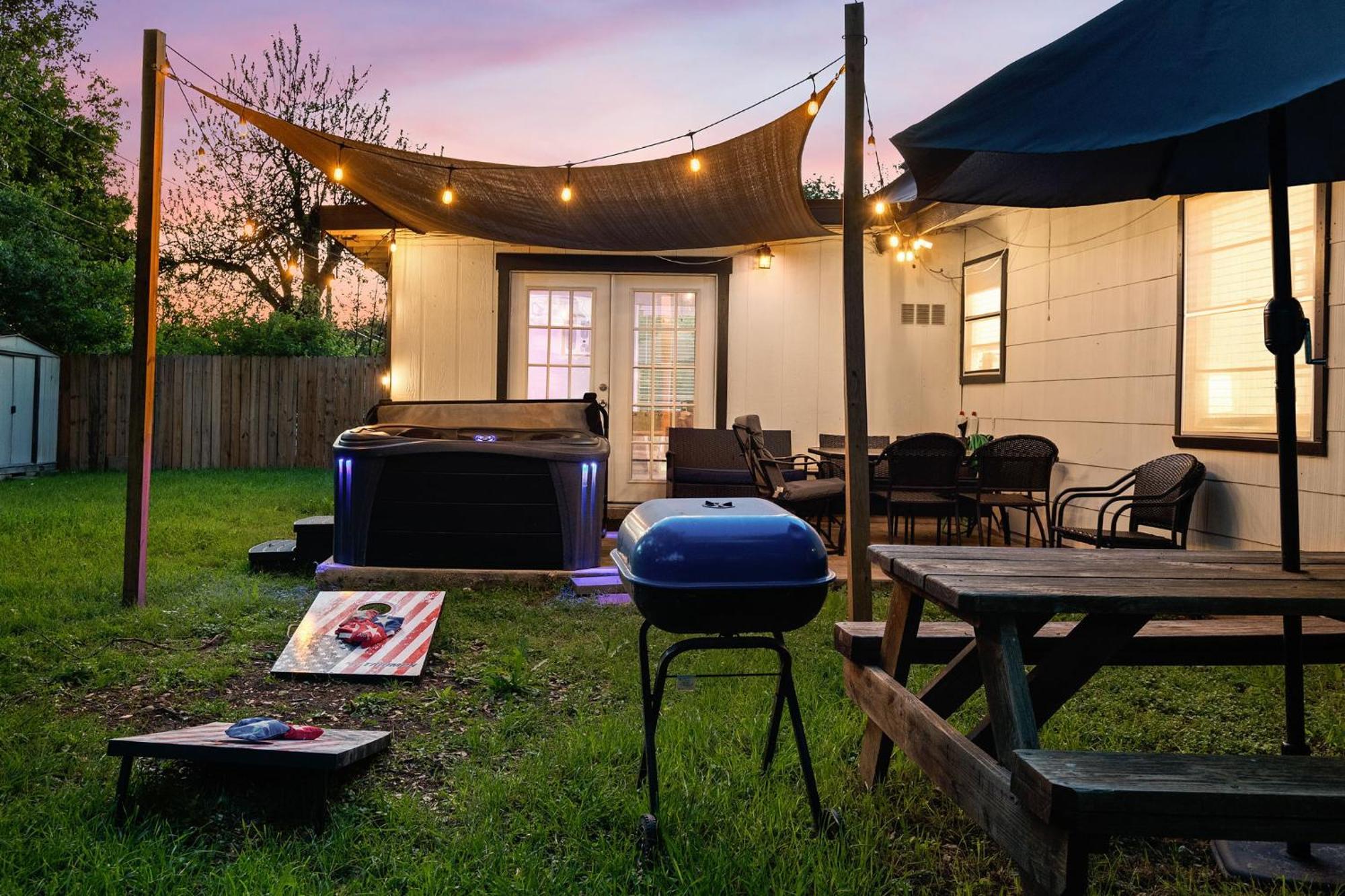 Cozy 3 Bedroom With Hot Tub 2 Min Away From Lackland San Antonio Exterior photo